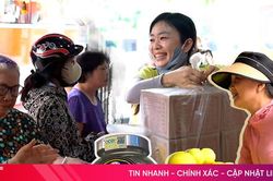 'Xếp hàng' mua đặc sản Hà Tĩnh sau kỳ nghỉ lễ 2/9