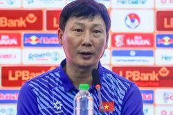 HLV Kim Sang Sik: 'Tôi dành trận đấu gặp Nga cho Đặng Văn Lâm'