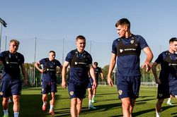Tuyển Nga lại có xáo trộn lực lượng trước trận gặp Việt Nam; Con trai David Beckham giải nghệ