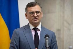 Thêm Ngoại trưởng Ukraine nộp đơn từ chức