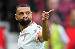 Nhìn Casemiro, Liverpool 'sợ' gia hạn với Salah?