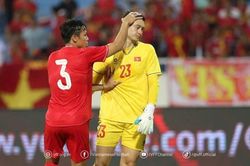 HLV Kim Sang Sik : 'Văn Lâm gặp rào cản tâm lý'