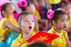 Khoảnh khắc đáng yêu của học sinh vùng cao Nghệ An trong ngày khai giảng