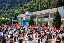 Các trường học ở Nghệ An tưng bừng khai giảng năm học mới