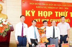 Ông Trần Anh Tuấn được bầu giữ chức Phó Chủ tịch UBND huyện Con Cuông