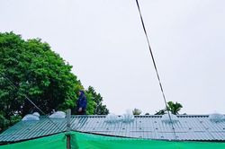 Người dân Nghệ An cấp tập chằng chống nhà cửa ứng phó với bão Yagi