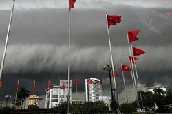Đám mây khổng lồ bao trùm bầu trời Hà Tĩnh và Nghệ An