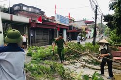 Tuổi trẻ Công an Thái Bình tích cực hỗ trợ người dân phòng, chống bão số 3