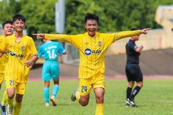 Tiền vệ U15 Sông Lam Nghệ An và cái chân trái ấn tượng