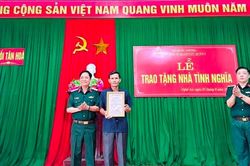 Trao 160 triệu đồng hỗ trợ xây dựng 2 nhà tình nghĩa tại Nghĩa Đàn