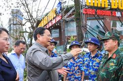 Thủ tướng tới Quảng Ninh thăm hỏi, chỉ đạo khắc phục hậu quả bão số 3