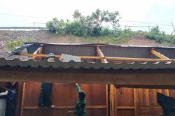 Bộ đội Biên phòng Nghệ An giúp dân khắc phục hậu quả giông lốc