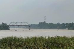 Sập cầu Phong Châu tại Phú Thọ, nhiều người và phương tiện rơi xuống sông