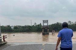 Sập cầu Phong Châu ở Phú Thọ: 10 ô tô, 13 nạn nhân rơi xuống sông Hồng