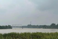 Sập cầu Phong Châu ở Phú Thọ