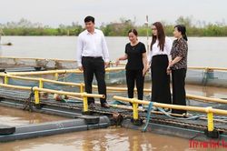 Lãnh đạo Agribank thăm hỏi, động viên khách hàng khắc phục hậu quả sau bão Yagi