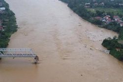 Vụ sập cầu Phong Châu, tỉnh Phú Thọ: Triển khai nhiều giải pháp cứu hộ, cứu nạn