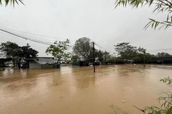 Hà Nội phát lệnh báo lũ, cảnh báo hàng chục tuyến phố có nguy cơ ngập