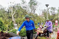 100 thanh niên tình nguyện Nghệ An hỗ trợ người dân Hải Phòng khắc phục hậu quả sau bão số 3