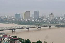 Chủ tịch Hà Nội ra Công điện khẩn sẵn sàng sơ tán người dân khi lũ trên các sông lên cao