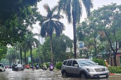 75 tuyến phố Hà Nội có nguy cơ ngập do mưa lớn chiều nay