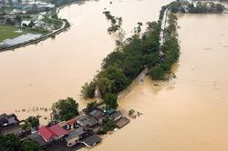 Lũ trên sông Hồng tại Hà Nội biến đổi chậm, vẫn trên mức báo động 2