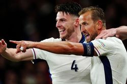 Harry Kane lập cú đúp ở trận đấu thứ 100 cho 'Tam sư', Đức và Hà Lan rượt đuổi tỉ số kịch tính