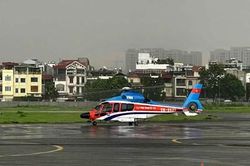 Trực thăng của Binh đoàn 18 bay cứu trợ đồng bào vùng lũ