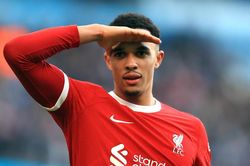 Trent Alexander-Arnold từ chối gia hạn, Real Madrid rình rập