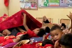 Trường học ở Kỳ Sơn sơ tán trong đêm hàng trăm học sinh để phòng lũ quét