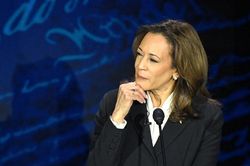Nhóm tranh cử của bà Harris vui mừng sau cuộc tranh luận với ông Trump