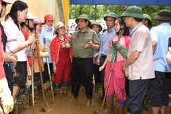Thủ tướng đi kiểm tra tình hình khắc phục hậu quả mưa lũ tại Yên Bái