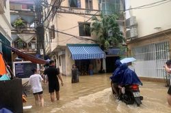 Bác sĩ mách cách tự cứu mình trong mưa lũ