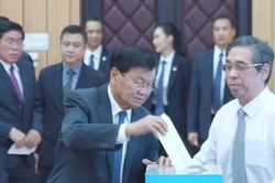 Tổng Bí thư, Chủ tịch nước Lào Thongloun Sisoulith cùng Phu nhân ủng hộ Việt Nam khắc phục bão số 3
