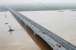 Lũ trên sông Hồng đang giảm, mực nước dưới báo động 3