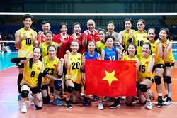 Tin nóng thể thao sáng 13/9: Đội tuyển bóng chuyền nữ có hành động ấm áp, nữ cơ thủ Việt Nam đi vào lịch sử
