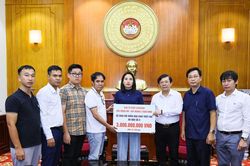 Liveshow 'Dốc mộng mơ' của Duy Mạnh và Tuấn Hưng đã trao 3 tỷ đồng ủng hộ đồng bào vùng lũ