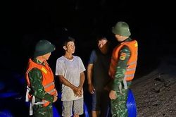 Vượt sóng dữ cứu ngư dân