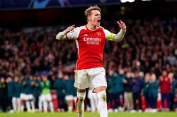 Arsenal - phía trước là bão giông