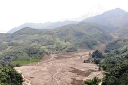 Toàn cảnh điểm sạt lở khiến hàng triệu tấn đất đá đổ xuống Làng Nủ