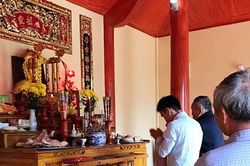 Văn khấn rằm tháng 8 cúng gia tiên và thần linh