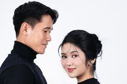Trung vệ điển trai từng khoác áo ĐT Việt Nam khoe ảnh vợ bầu, fan khen nức nở bởi visual như diễn viên Hàn