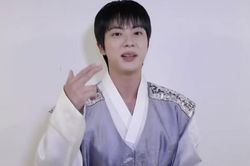 Jin BTS nồng nhiệt chào đón Chuseok trong trang phục hanbok truyền thống