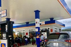 Giá xăng dầu hôm nay 17/9/2024: Tăng mạnh do tác động liên tục của cơn bão Francine