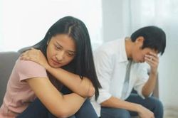 Làm được bao nhiêu tiền đều đưa cho vợ giữ hết, đến khi tôi bị bệnh nặng thì cô ấy mới lộ mặt thật, ôm hết tiền bỏ nhà ra đi
