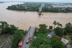 Thủ tướng yêu cầu khẩn trương xây dựng cầu Phong Châu mới