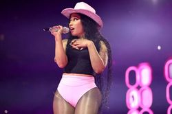 Nicki Minaj hé lộ về album phòng thu mới