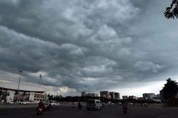 Áp thấp nhiệt đới sẽ mạnh lên thành bão, hướng về đất liền các tỉnh miền Trung