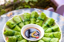 Gợi ý đổi mới thực đơn cuối tuần với món bò cuốn lá cải, dễ ăn lại giàu dinh dưỡng ai cũng mê