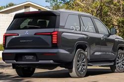 Mitsubishi Pajero Sport thế hệ mới lộ diện
